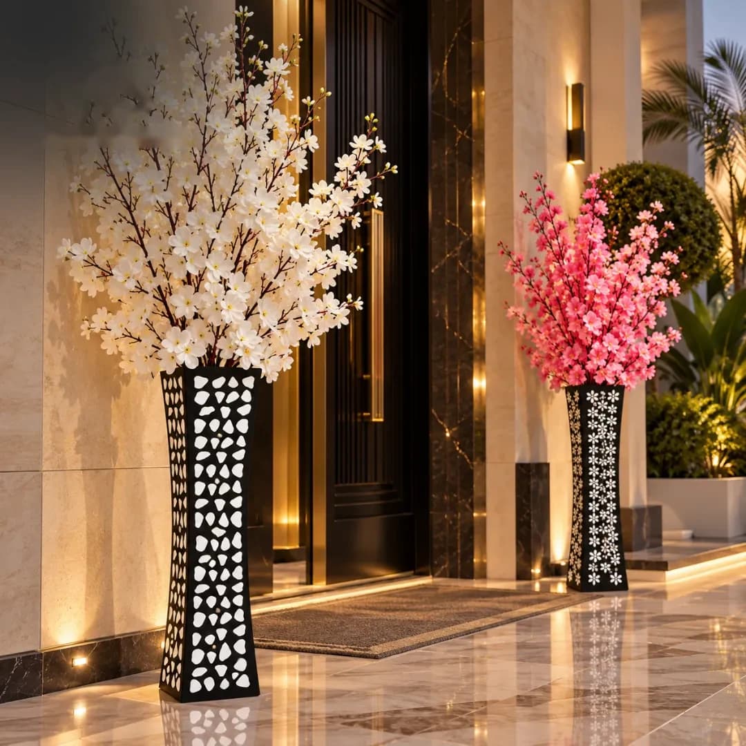 Vase à Fleurs Noir Ajouré — Motifs Blancs — Mosaïque