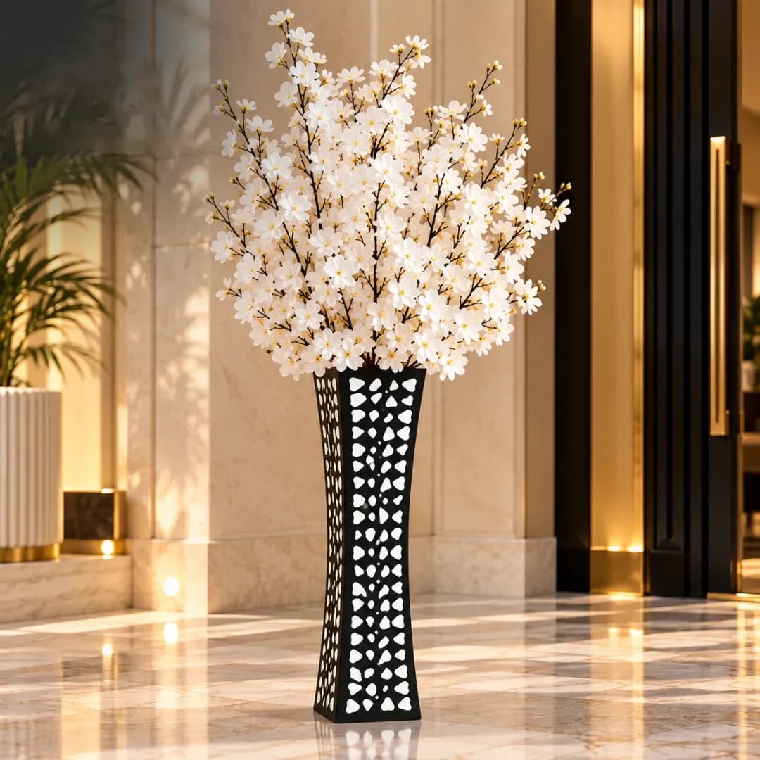 Vase à Fleurs Noir Ajouré — Motifs Blancs — Mosaïque