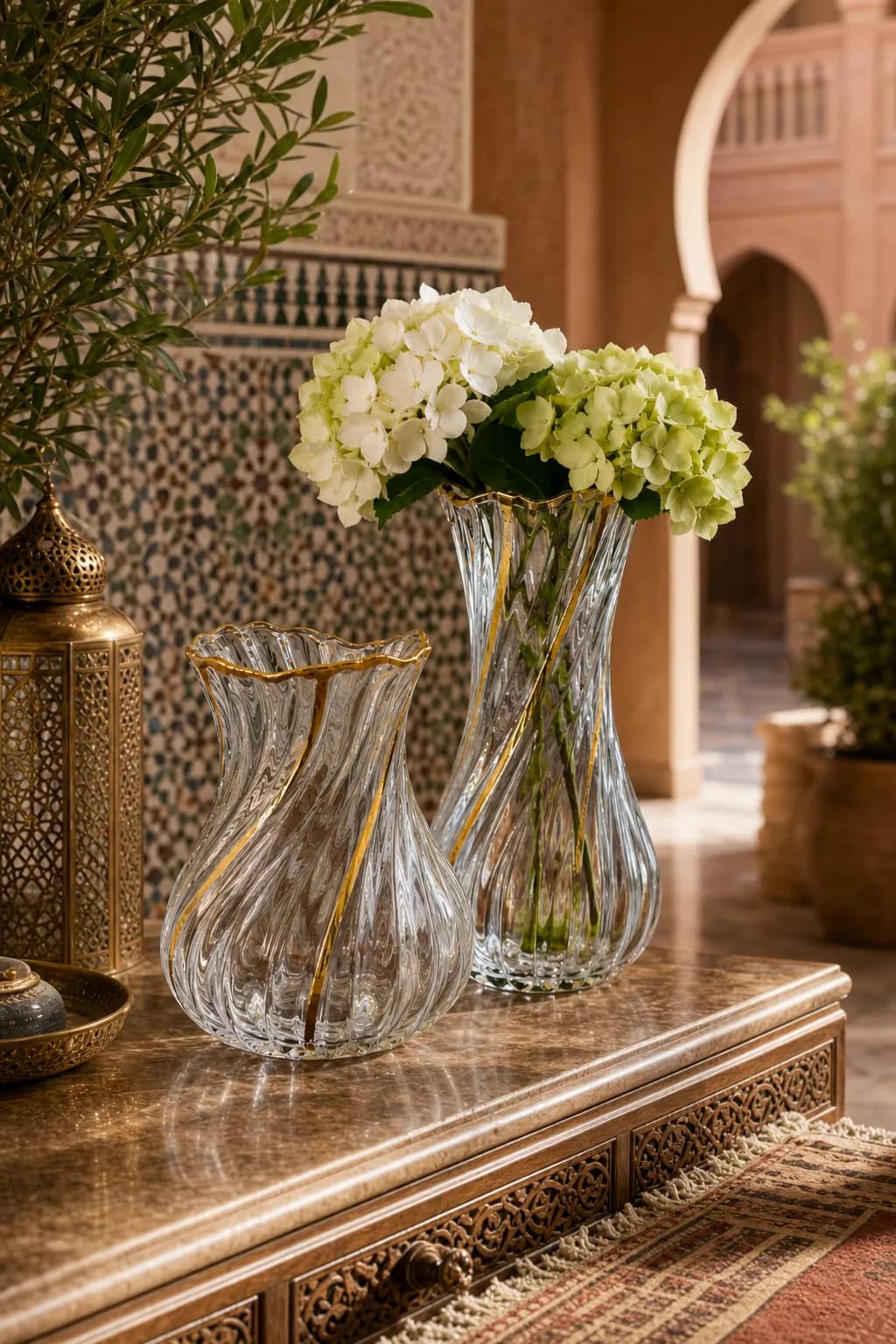 Vase en Verre Ondulations Dorées — Or & Cristal